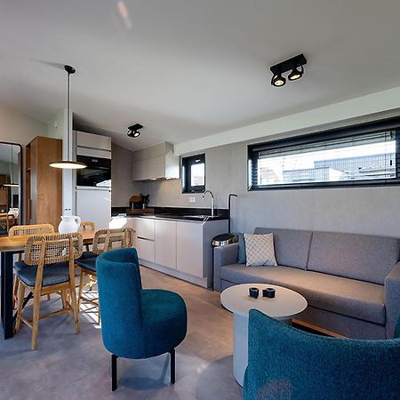 Luxury Docklodge On The Water Delfstrahuizen Kültér fotó
