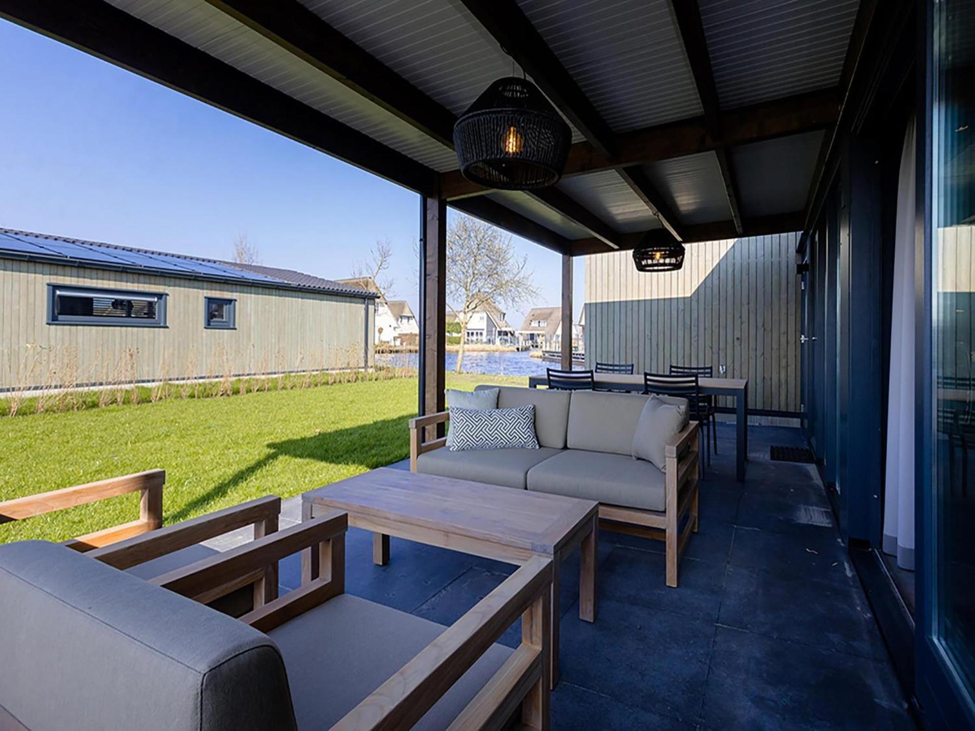 Luxury Docklodge On The Water Delfstrahuizen Kültér fotó